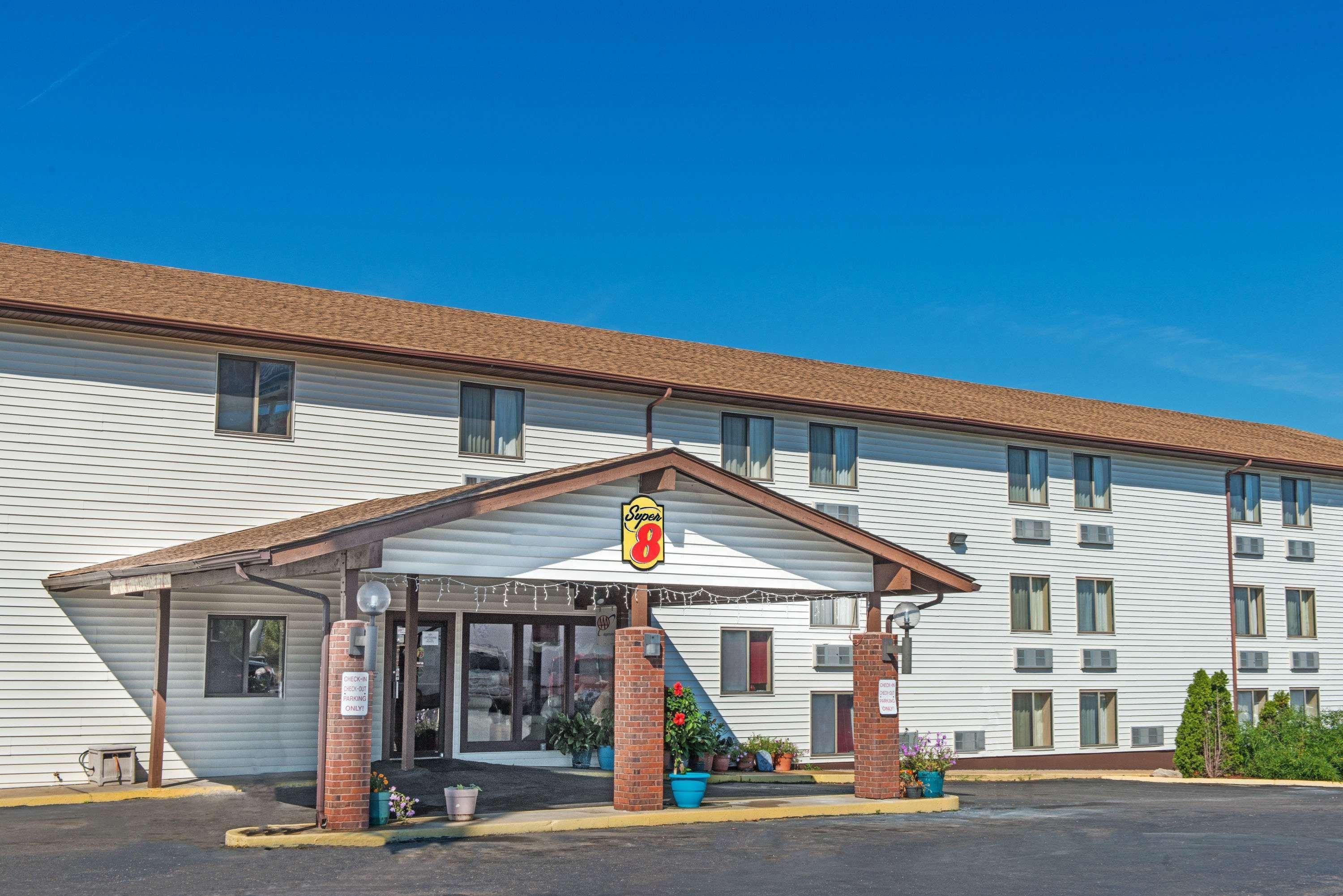 Super 8 By Wyndham Sullivan Exterior photo